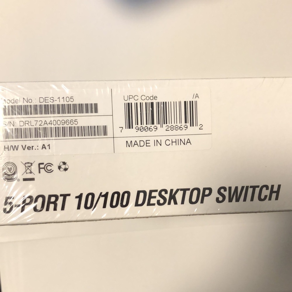 NIB D-Link 5-port 10/100 desktop switch DES-1105 - Picture 10 of 11